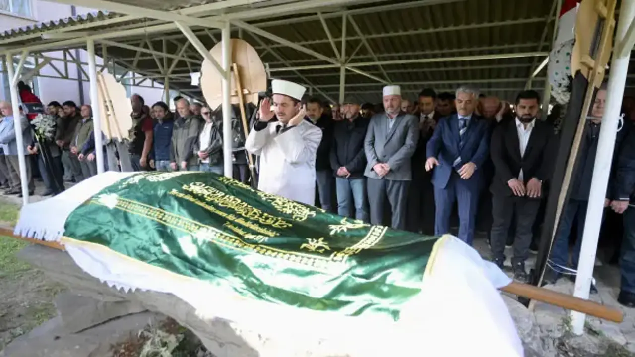 Gazeteci Recep Levent Öztürk, memleketi Düzce'de son yolculuğuna uğurlandı