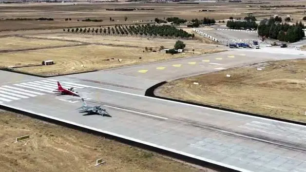Gökyüzünde gövde gösterisi: Haluk Görgün ve Orgeneral Dalkıran milli jetlerle havalandı!