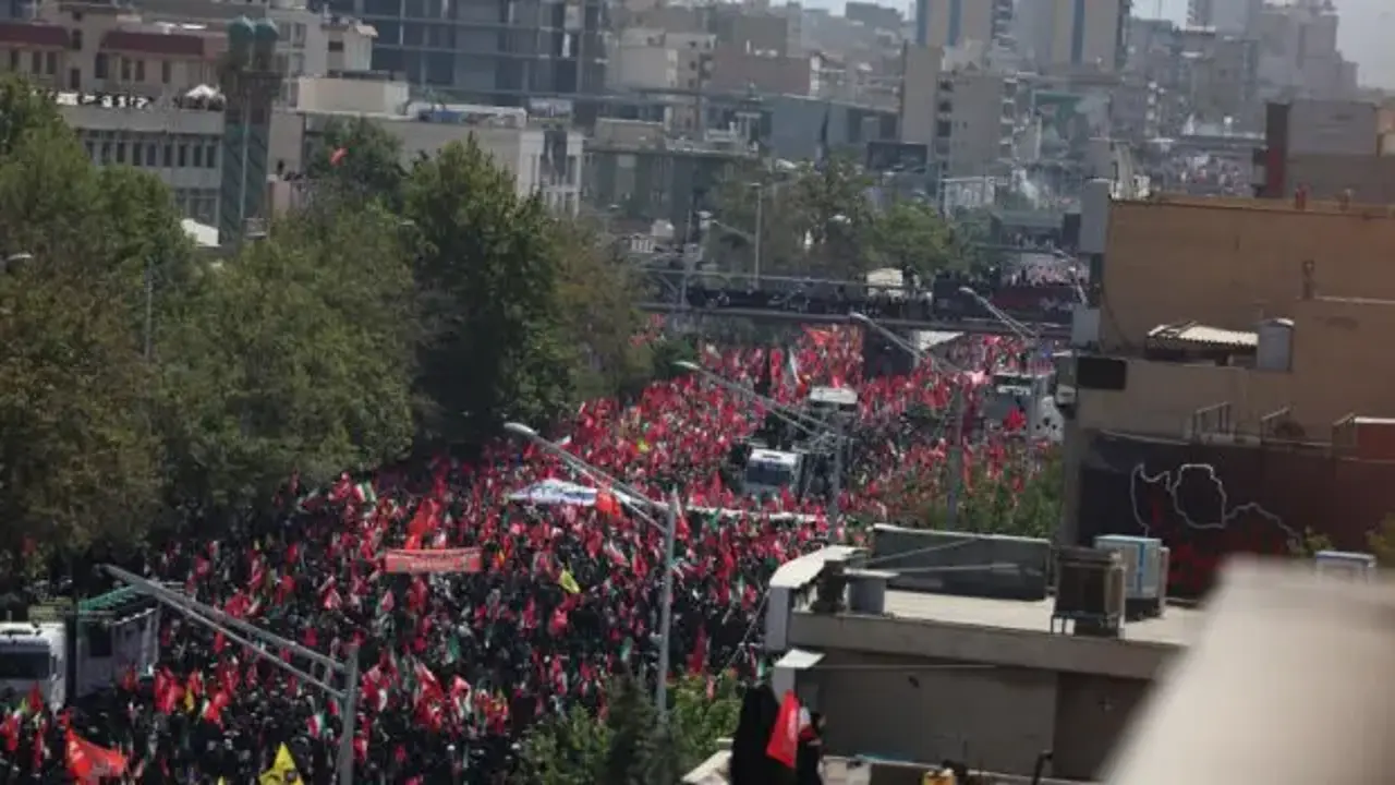 Hamaney'in cenaze alayı sokakları doldurdu