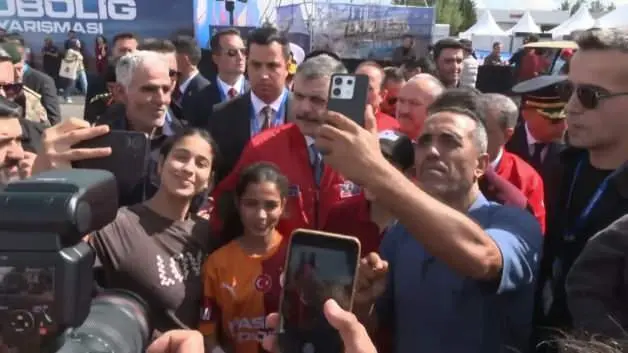 İçişleri Bakanı Çiftçi, TEKNOFEST Güneydoğu'yu ziyaret etti