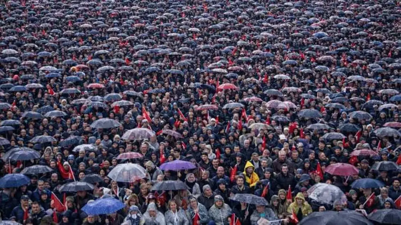 İmamoğlu'na destek hesabından paylaştılar, fena rezil oldular: Zombileri mi topladınız?