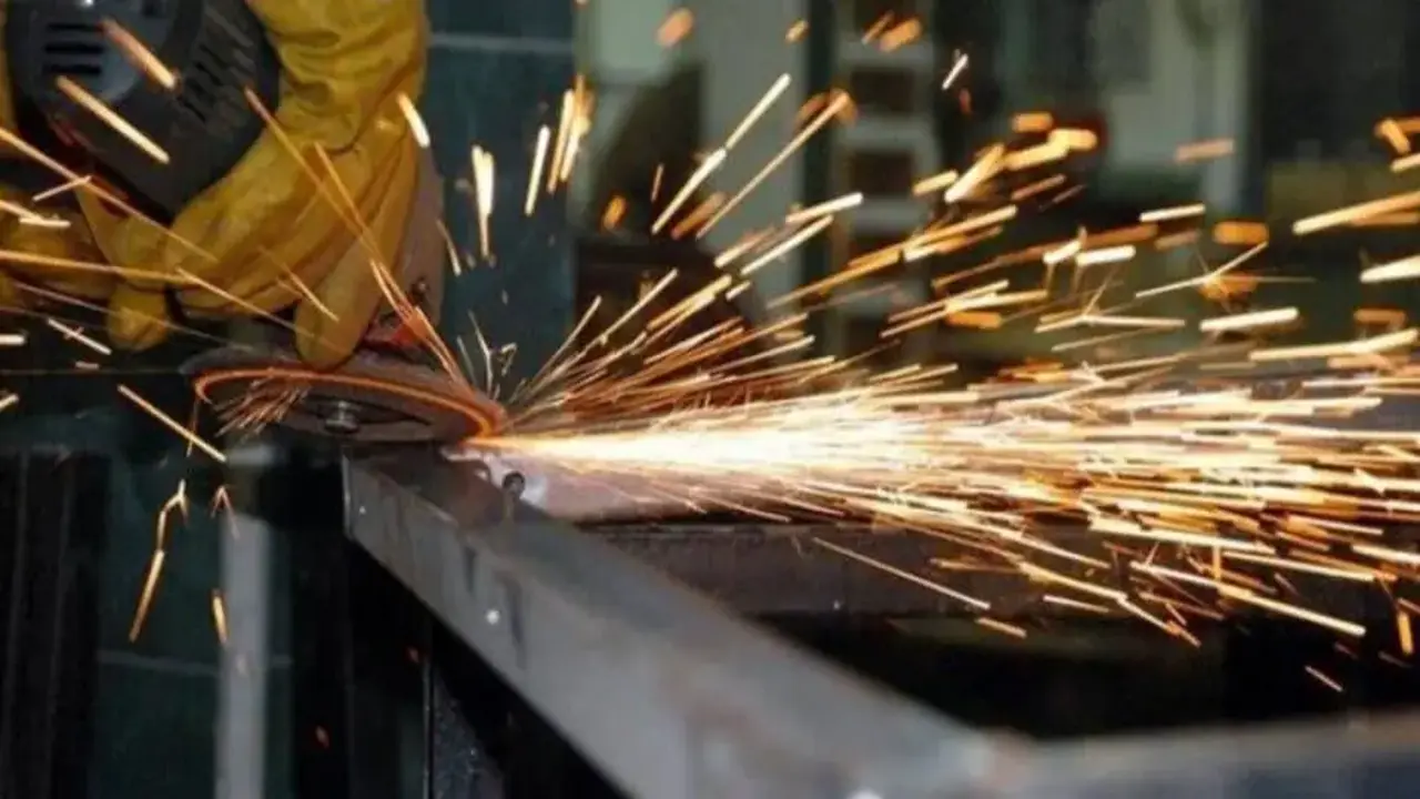 İngiltere'de bileşik PMI son 4 ayın en yüksek seviyesini gördü