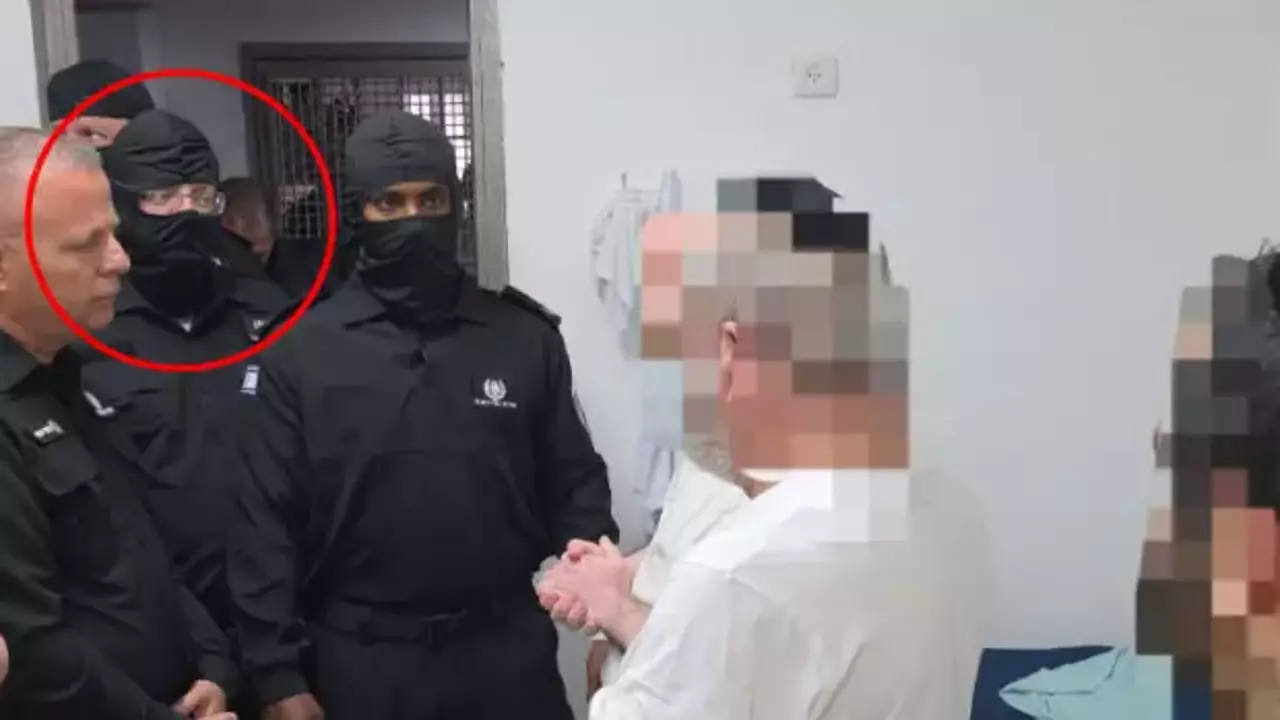 İsrailli Bakan kılık değiştirip baskın yaptı! Filistinli mahkumlar için yeni talimat