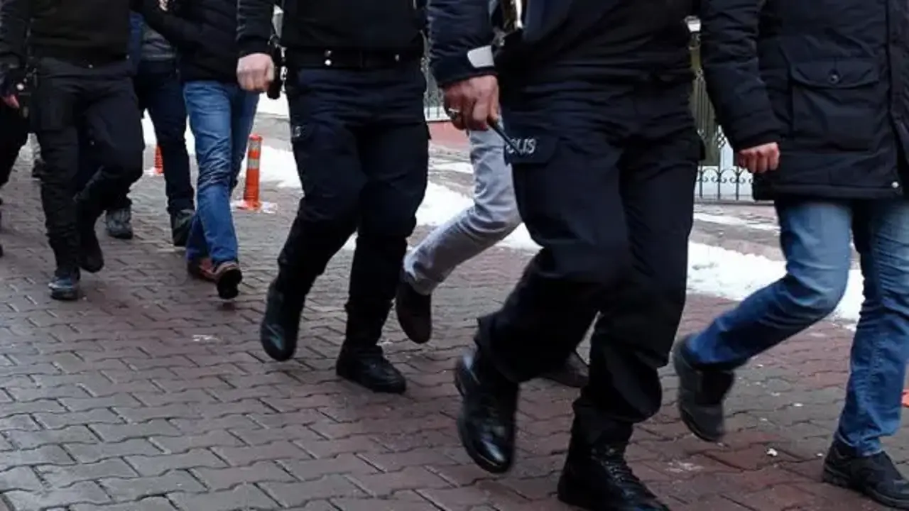 İstanbul merkezli 'rüşvet' soruşturmasında gözaltına alınan 2 kişi tutuklandı