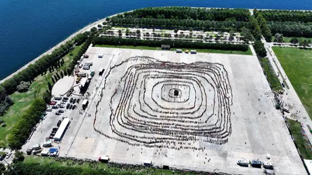 İstanbul'da 5 bin kişi aynı anda horon oynayarak Guinness Rekorlar Kitabı'na girdi