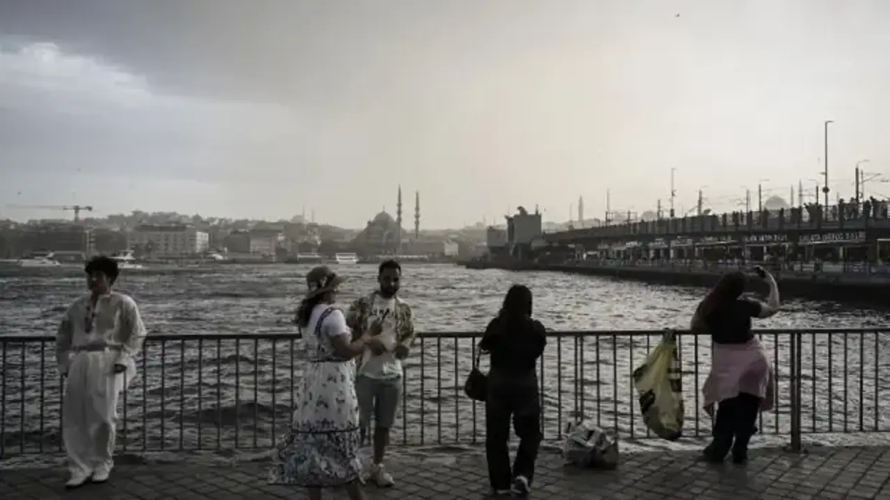İstanbul'da hava birden değişecek! Sağanak bitti ama bu kez fena üşütecek!