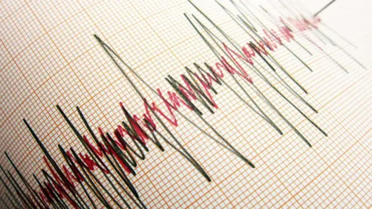 İtalya'nın güneyinde şiddetli deprem! 4 ülkeyi salladı
