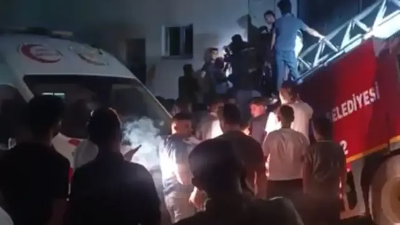 İtfaiye aracı ile duvar arasına sıkıştı: Uzman çavuş hayatını kaybetti