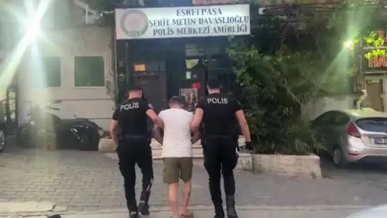 İzmir’de 2 firari hükümlü yakalandı