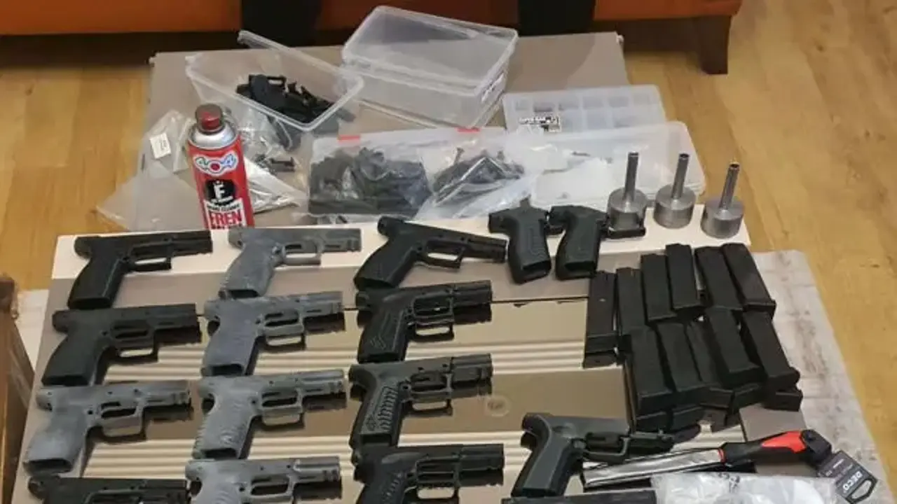 İzmir'de suç örgütlerine yönelik operasyon; 10 tutuklama