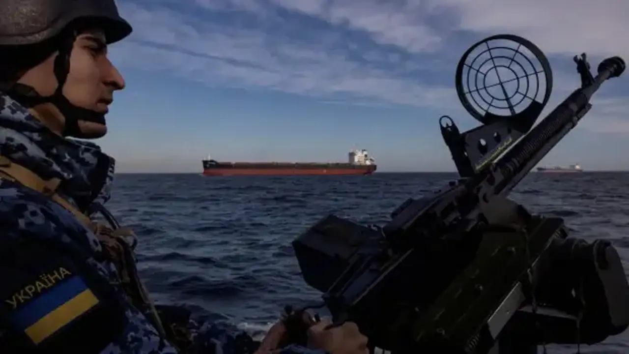 Karadeniz'de saldırı: Tahıl gemisi battı! 