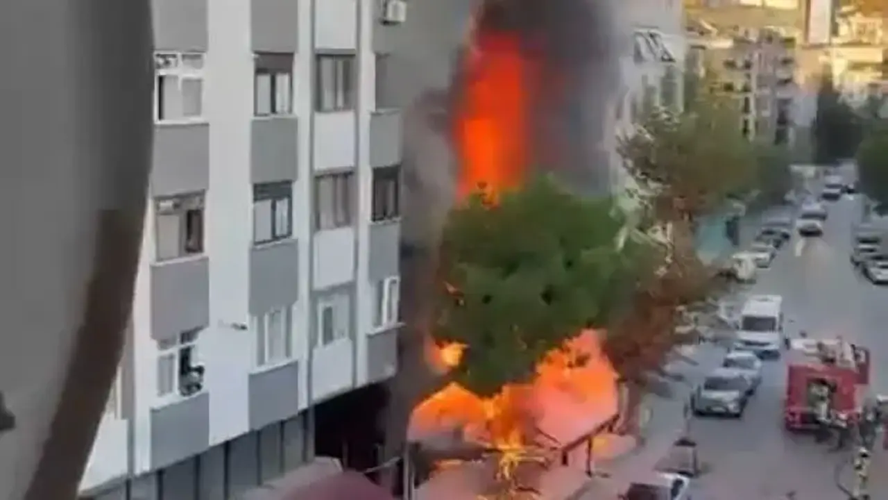 Kartal’da market alev alev yandı