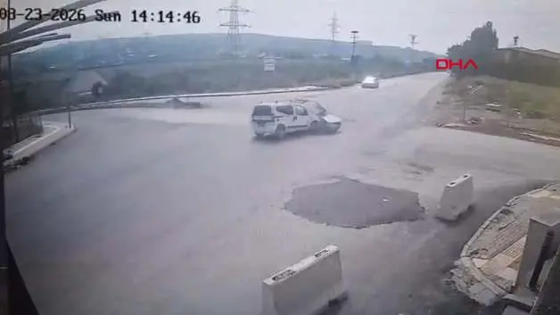 Kavşakta kafa kafaya çarpıştılar: Osmaniye'deki dehşet anları güvenlik kamerasında