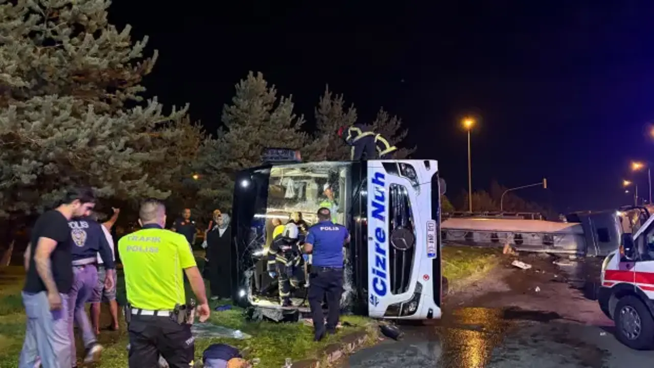 Kayseri’de yolcu otobüsü yakıt tankeri ile çarpıştı, yaralılar var