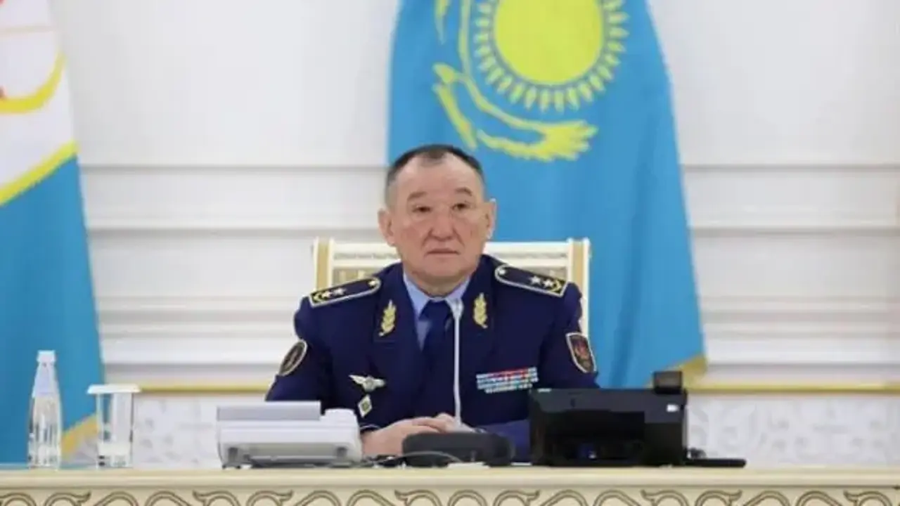 Kazak Savunma Bakanı görevden alındı