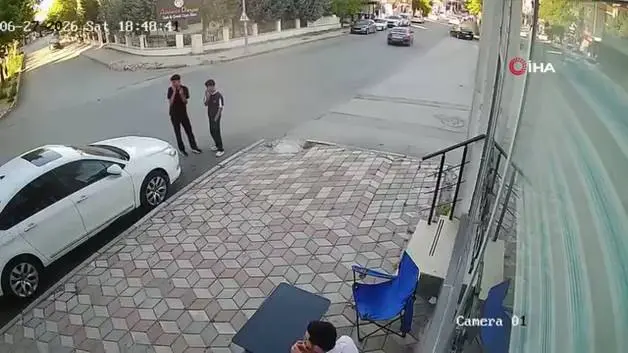 Kazaya sebebiyet veren cip, bir şey olmamış gibi olay yerinden uzaklaşması görenleri şaşırttı