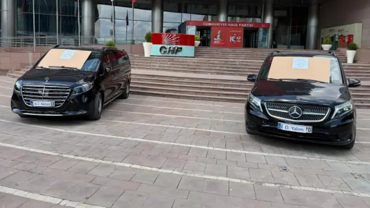 Kılıçdaroğlu iki aracı satışa çıkardı! Gündem olan kare! 'Haram parayla alınmıştı'