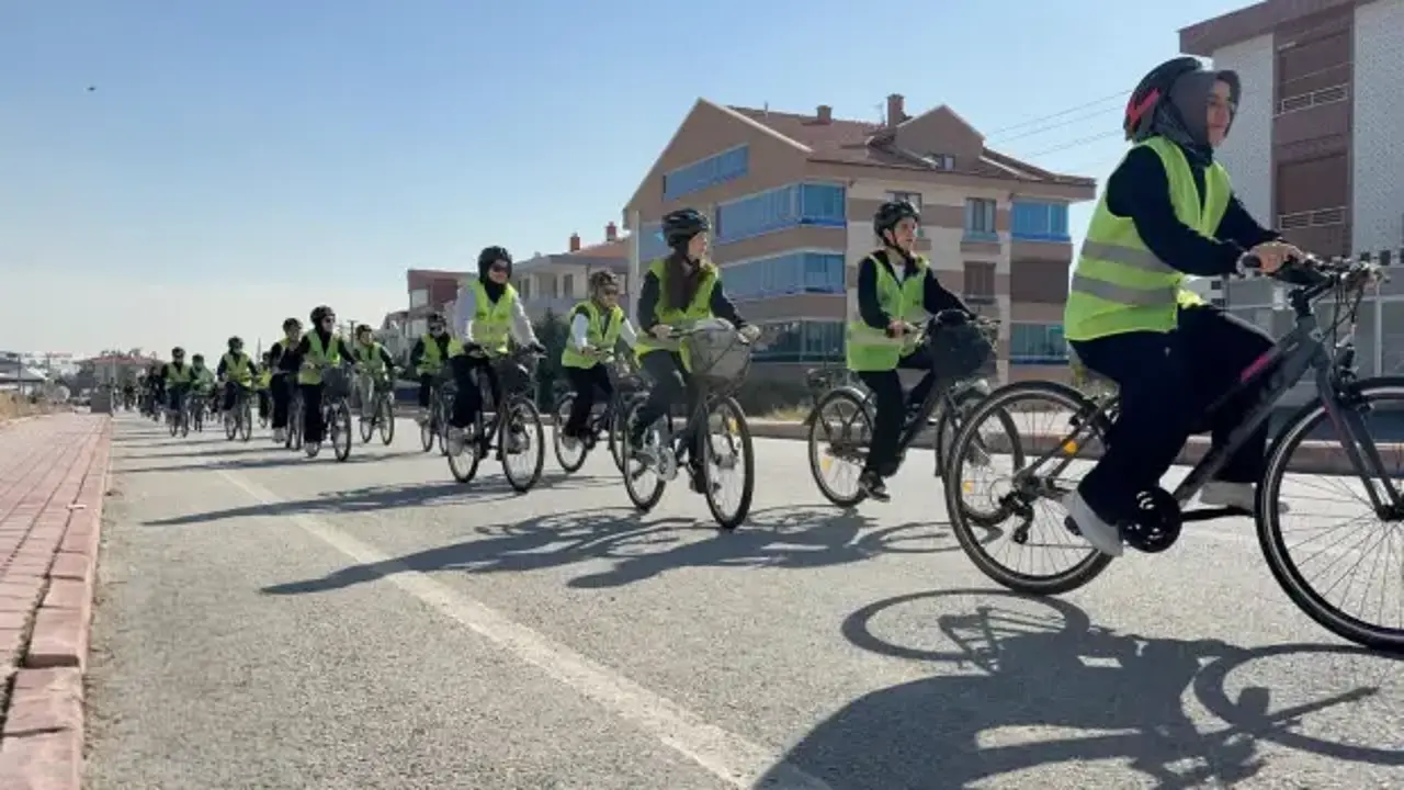Konya'da bisiklet seferberliği! Öğrenciler pedal çevirdi