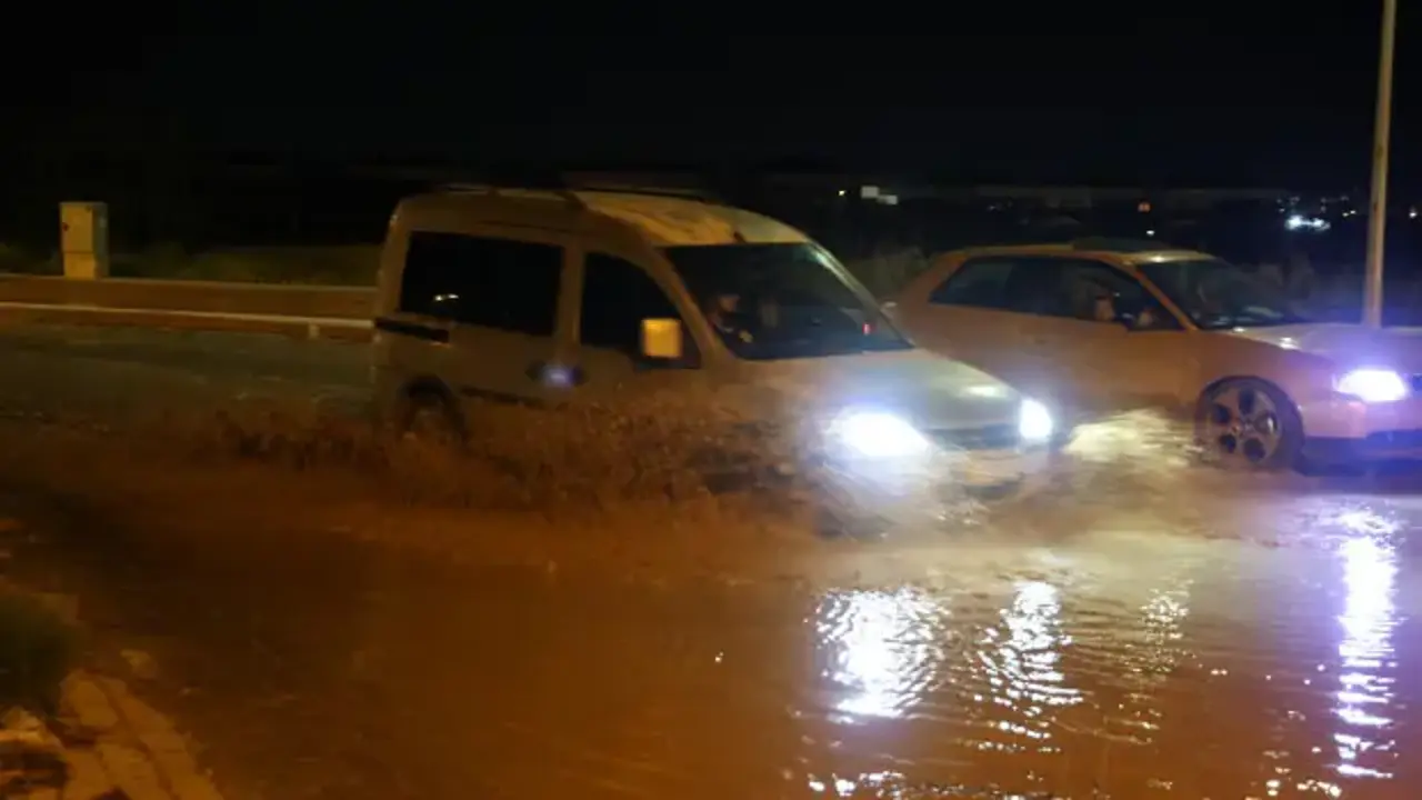 Konya'da sağanak, taşkınlara neden oldu