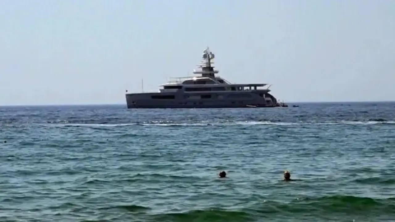 Kuşadası'na 250 milyon dolarlık mega yat demirlendi!