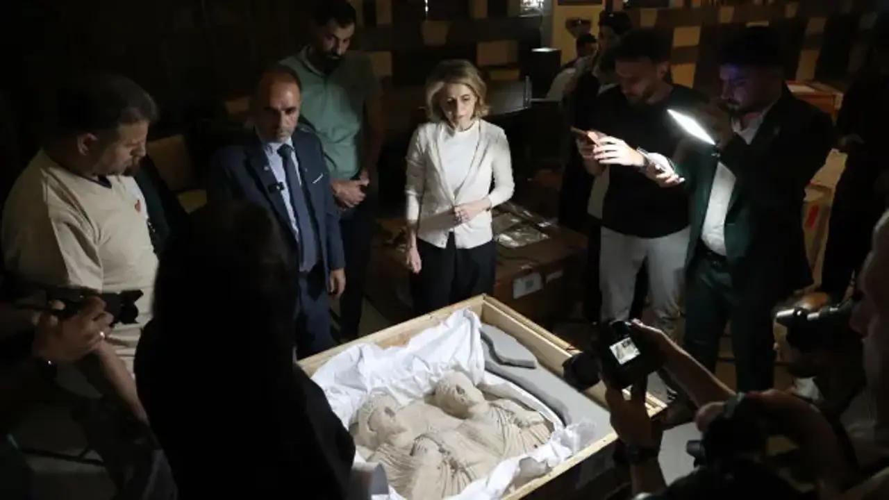 Macron'un Şam ziyaretinde tarihi adım: 23 tarihi eser iade edildi