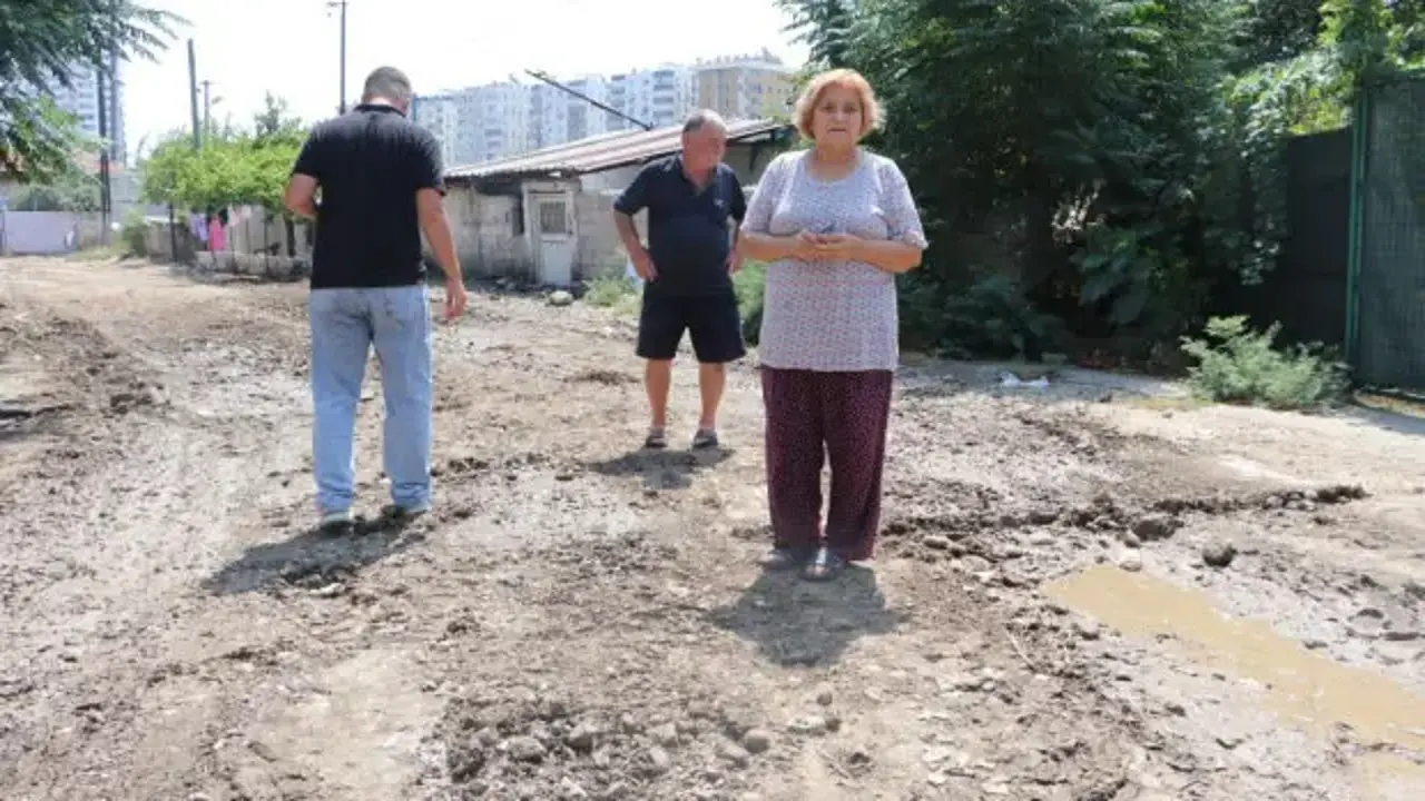 Mahalleliden bozuk yol tepkisi!