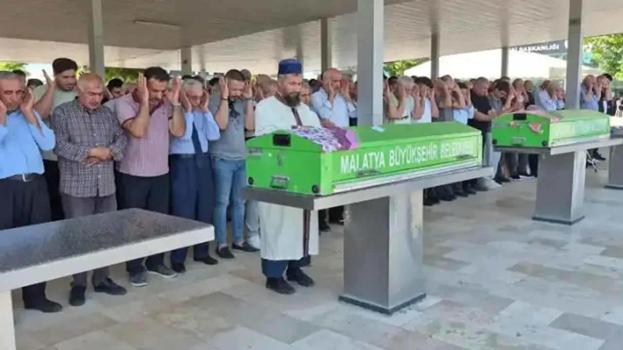 Malatya'da öldürülen anne-kız toprağa verildi