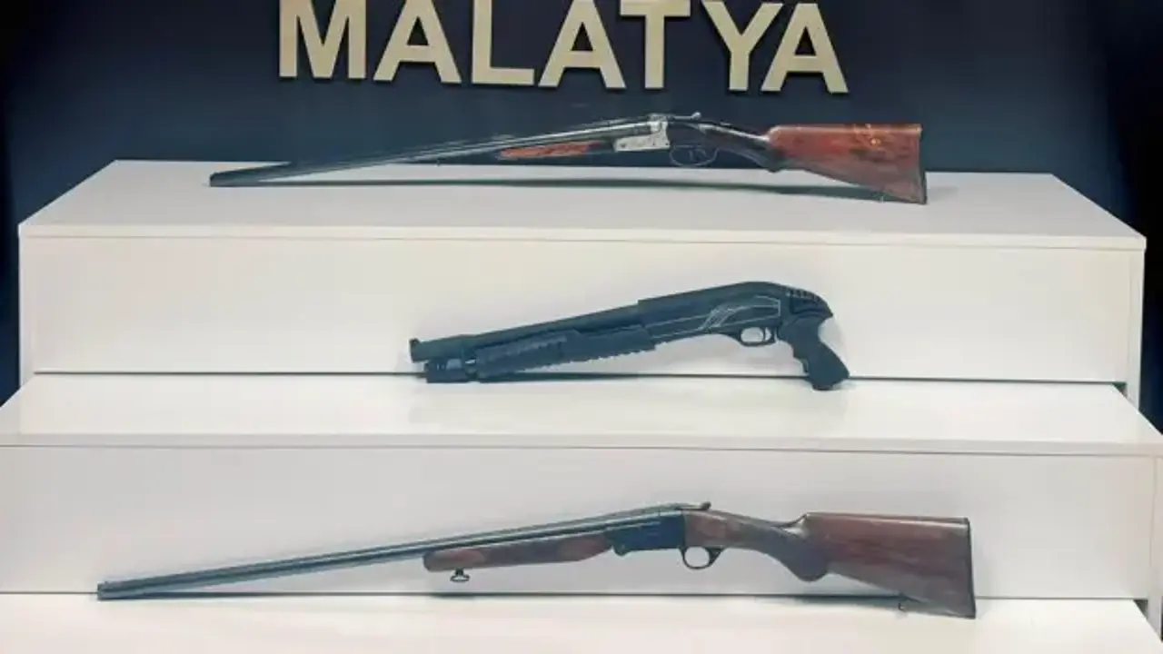 Malatya’da silah kaçakçılarına şafak baskını: Cephanelik ele geçirildi!