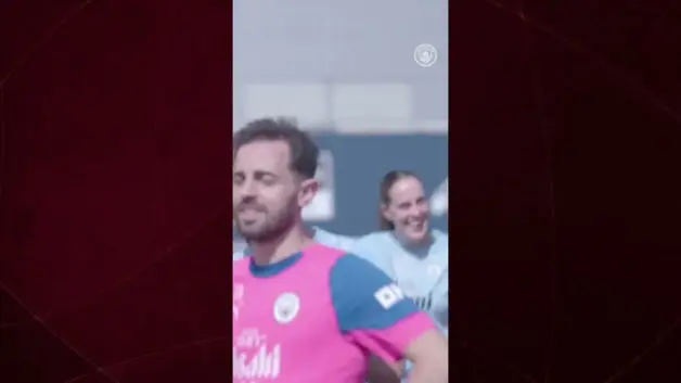 Manchester City'de oyuncuların teknik direktörleri Guardiola'ya ve takım arkadaşlarına renkli vedaları viral oldu
