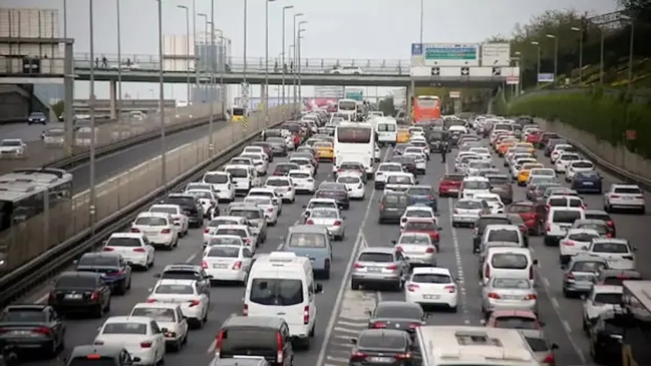 Megakentte haftanın ilk günü trafik yoğunluğu yüzde 69’a ulaştı