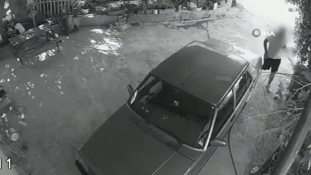 Mersin'de eski sevgili vahşeti: Otomobili satır ve bıçakla delik deşik etti!
