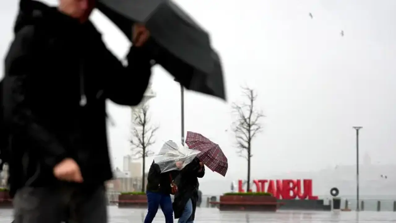 Meteoroloji'den hafta sonu uyarısı: Kuvvetli sağanak ve fırtına birçok ili etkileyecek