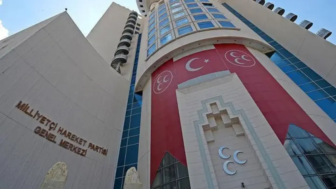 MHP'de bir teşkilatı daha feshedildi