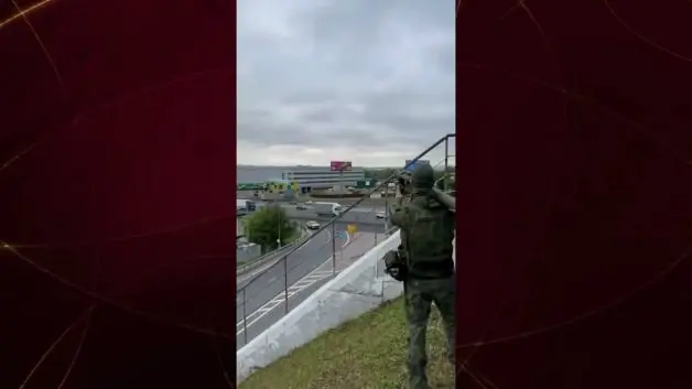 Moskova'da nefes kesen anlar:  Omuzdan atılan füzeyle vurulan İHA havada patladı!
