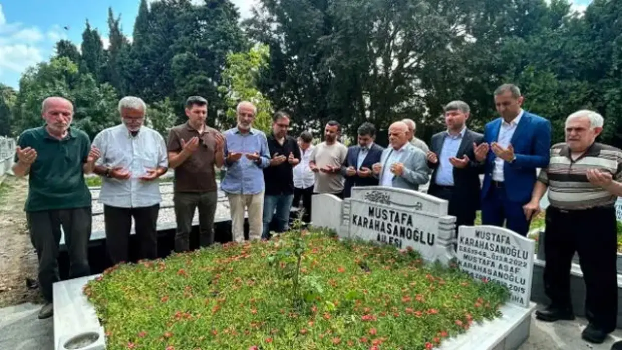 Mustafa Karahasanoğlu vefatının 4. yılında kabri başında anıldı