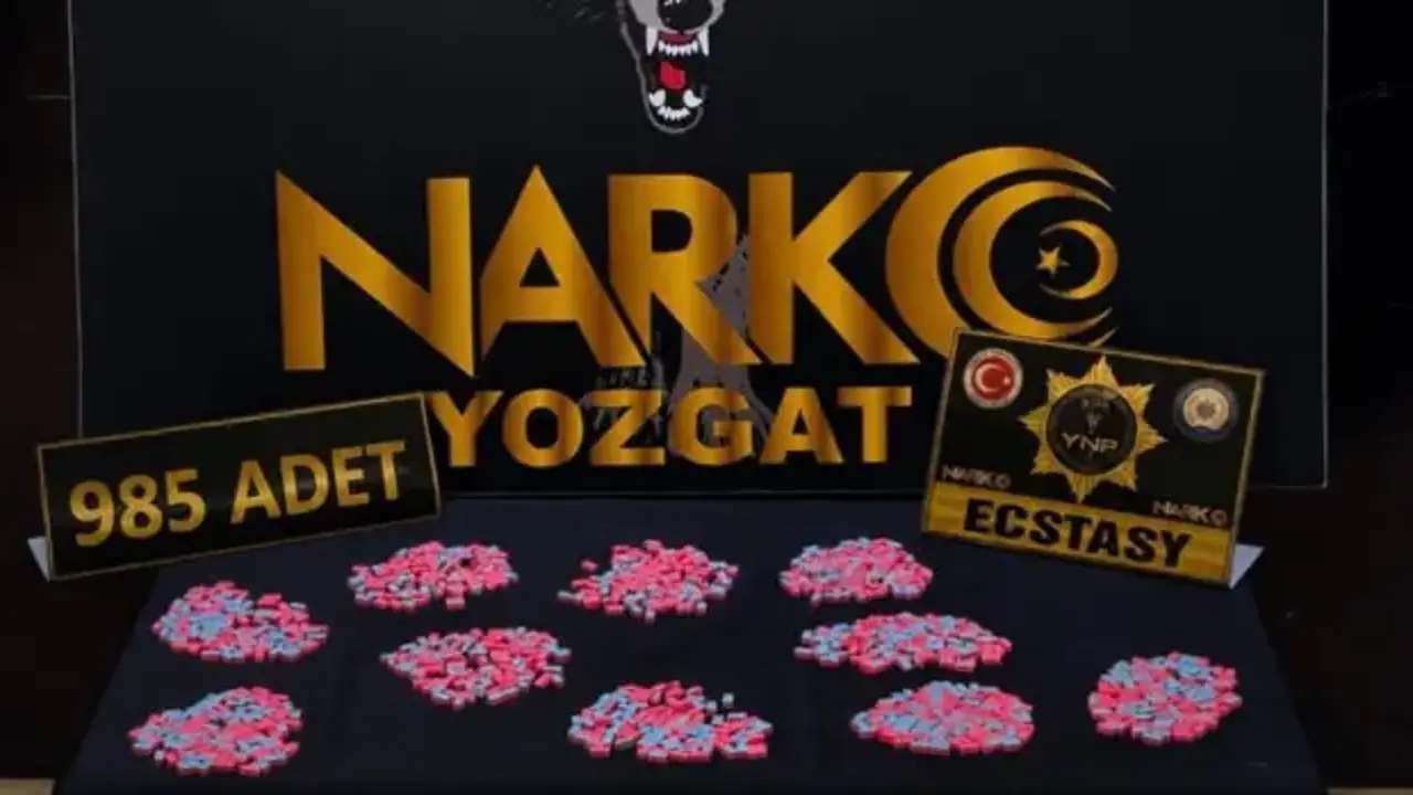 Narkotikten zehir sevkiyatına darbe: 985 adet ecstasy hap ele geçirildi!