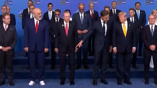 NATO Genel Sekreteri Rutte, Edi Rama'nın çok konuşulan tarzını Trump'a böyle gösterdi