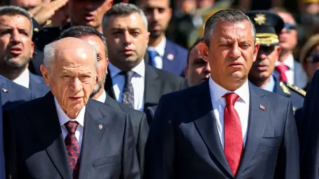 Özgür Özel 91 milletvekiliyle Yeni Parti'yi kurdu: İlk tebrik telefonu o liderden geldi