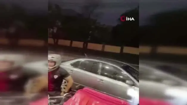 Paraguay'da gökten afet yağdı: Araçların camları patladı, kaportalar çöktü!