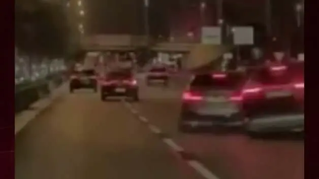 Pendik'te trafik magandası yanındaki otomobile çarpıp kaçtı