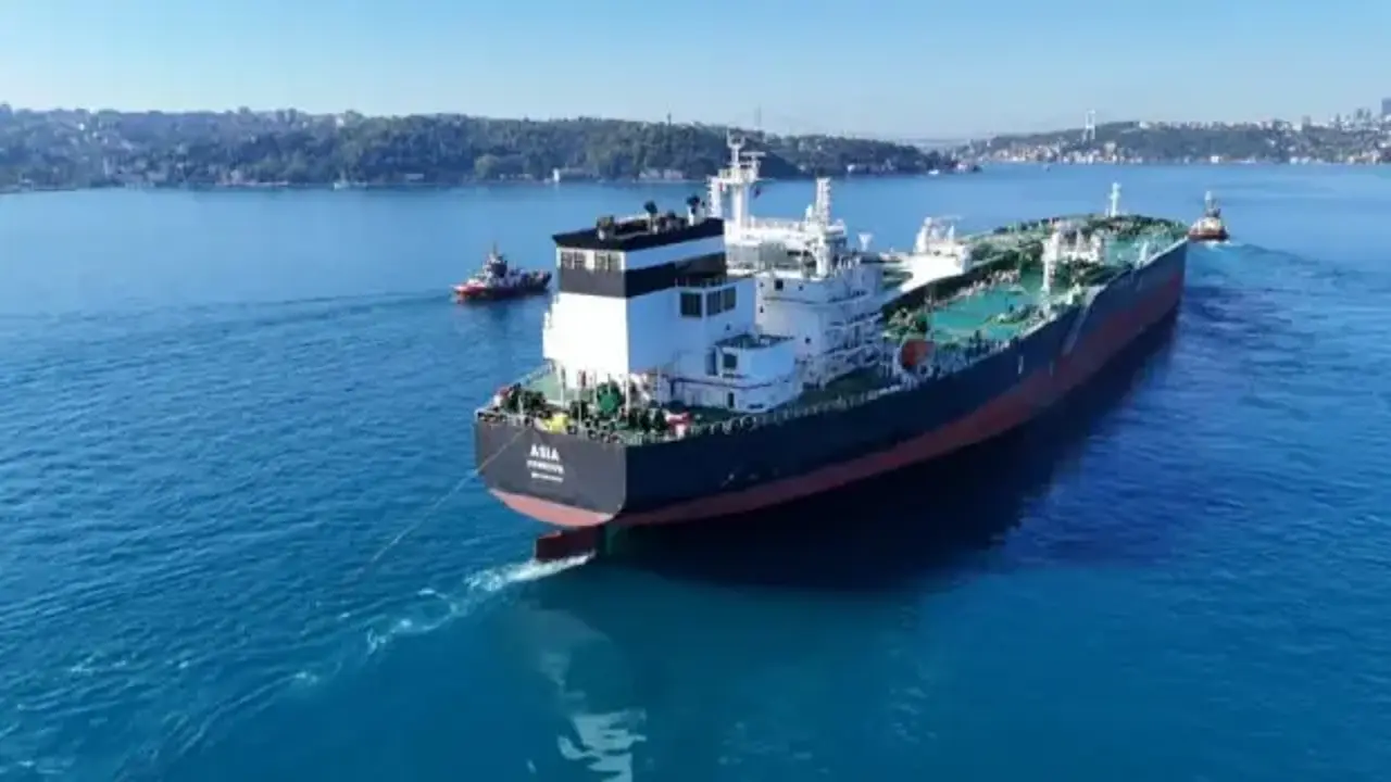 Rusya'da İHA saldırısına uğrayan tanker İstanbul Boğazı'nda