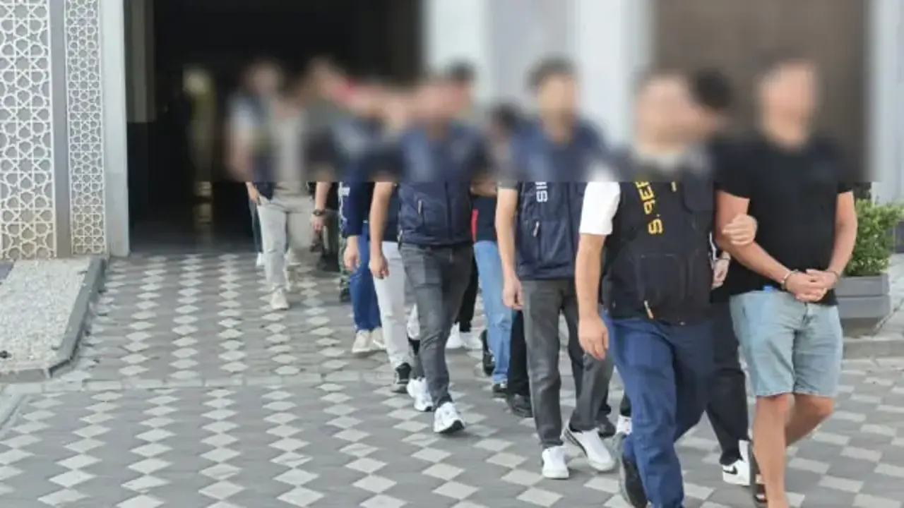 Sahte borsa uygulamasıyla milyonluk vurgun: 4,5 milyon TL’lik tuzak kuran şebekeye darbe