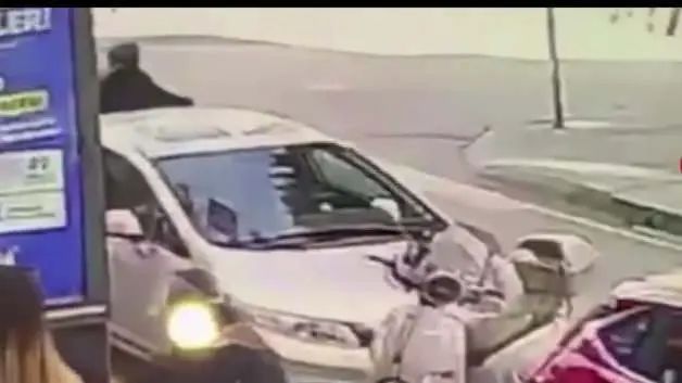 Samsun'da yaşlı kadın ile torununa yaya geçidinde otomobil çarptı