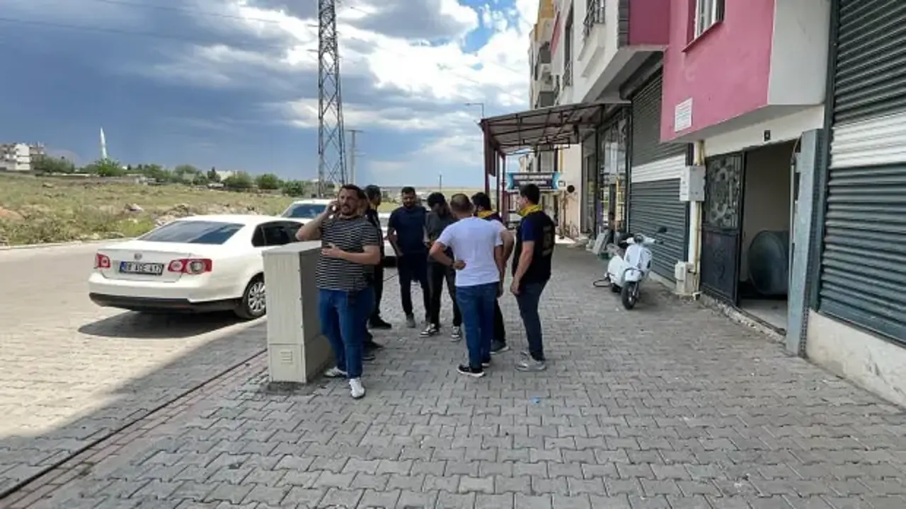 Şanlıurfa'da tartıştığı eşi ve kızını tabancayla vurup kaçtı