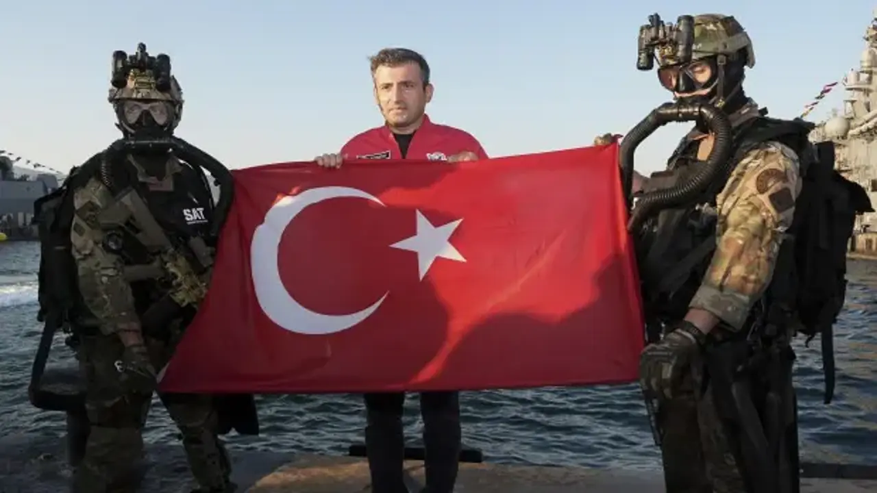 Selçuk Bayraktar, SAT ve SAS komandolarıyla bir araya geldi