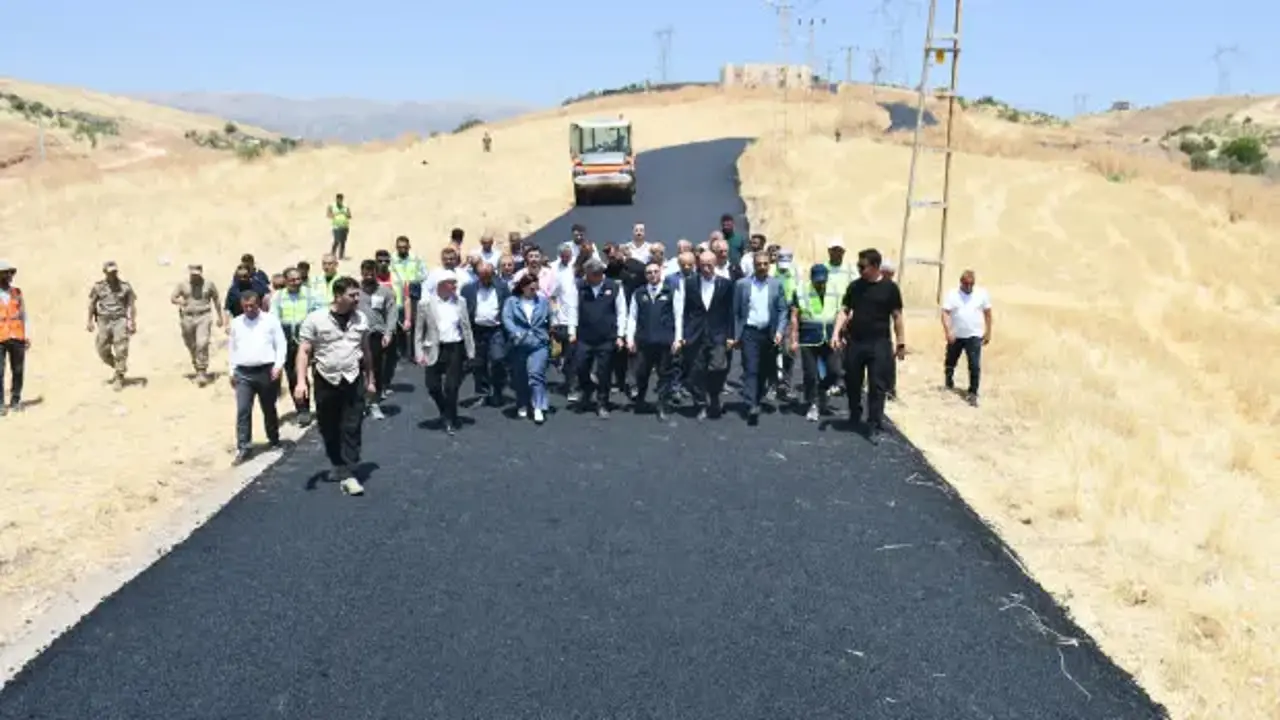 Şırnak'ta 150 kilometrelik köy yolu asfaltlama seferberliği başladı