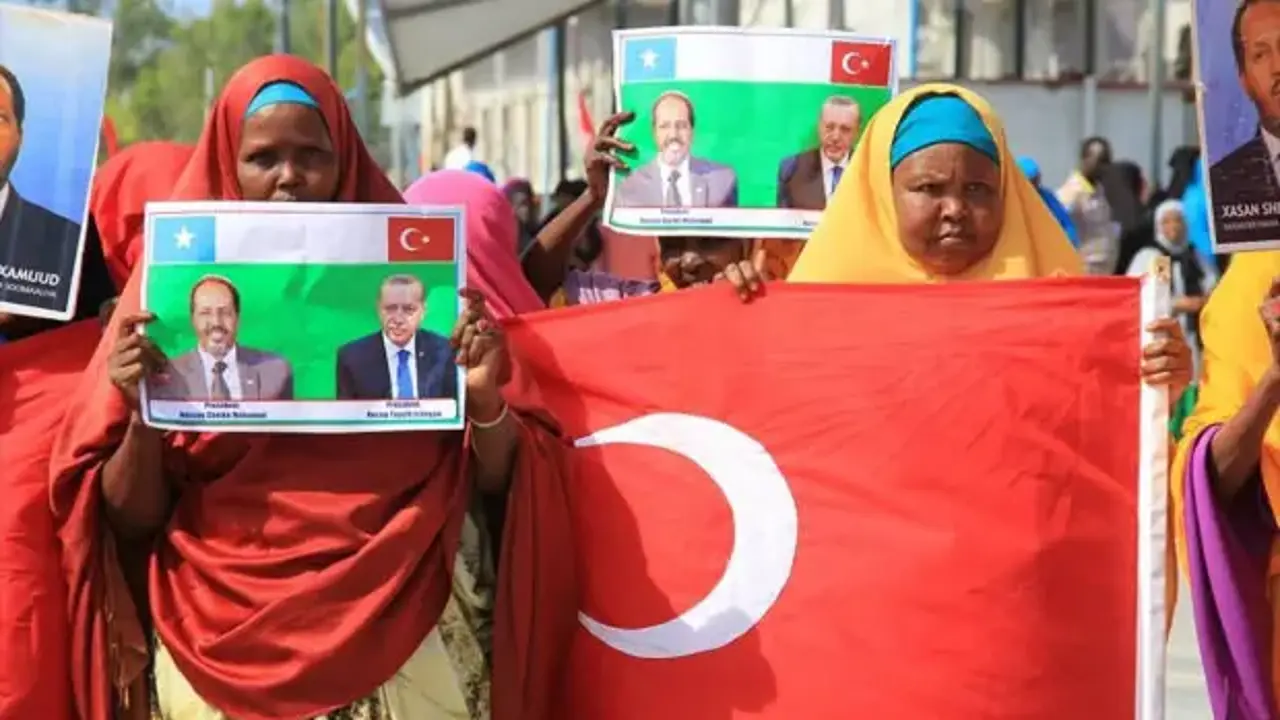 Somalili Bakandan Türkçe mesaj: Bizim için tercih değil, sorumluluk