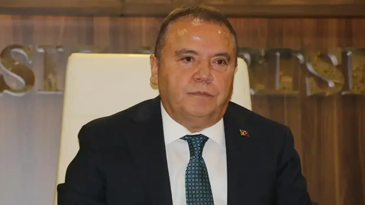 Son dakika: Muhittin Böcek'e fuhuş soruşturması! İşe alım vaadiyle ağa düşürmüşler