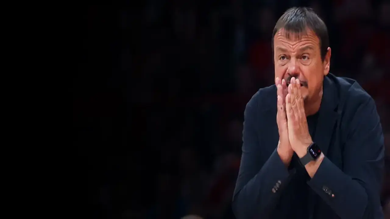 Son maçta yıkıldılar! Ergin Ataman şampiyonluğu ezeli rakibe kaptırdı