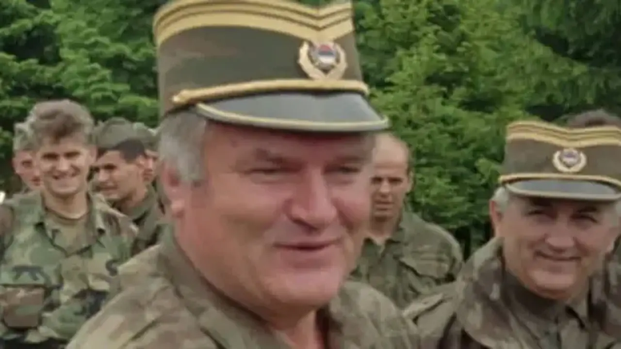 Soykırım suçlusuna askeri tören yaptılar